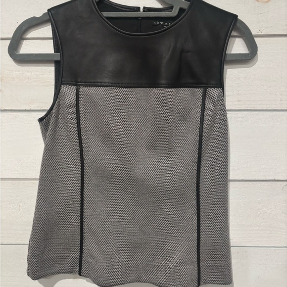 Theory Modern Seamed Shell
Leather Detailing Black and Gray in size 0 - Picture 11 of 14